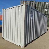 Contenedor de envío gris claro de 20 pies usado